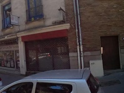 Vue de la rue à l’adresse de Djen Djen