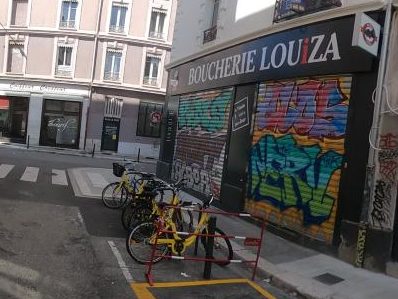 Vue de la rue à l’adresse de Boucherie Louiza