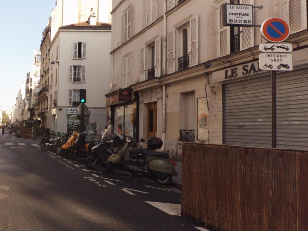 Vue de la rue à l’adresse de Carrefour Express