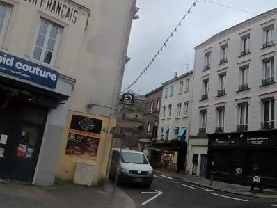 Vue de la rue à l’adresse de La Fontaine