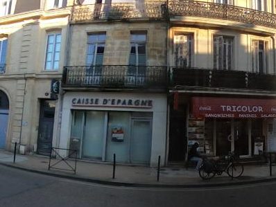 Vue de la rue à l’adresse de Tricolor