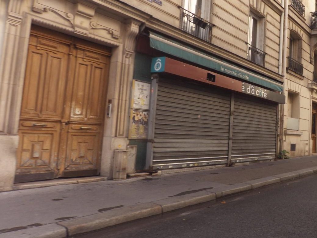Vue de la rue à l’adresse de le marché d'à côté