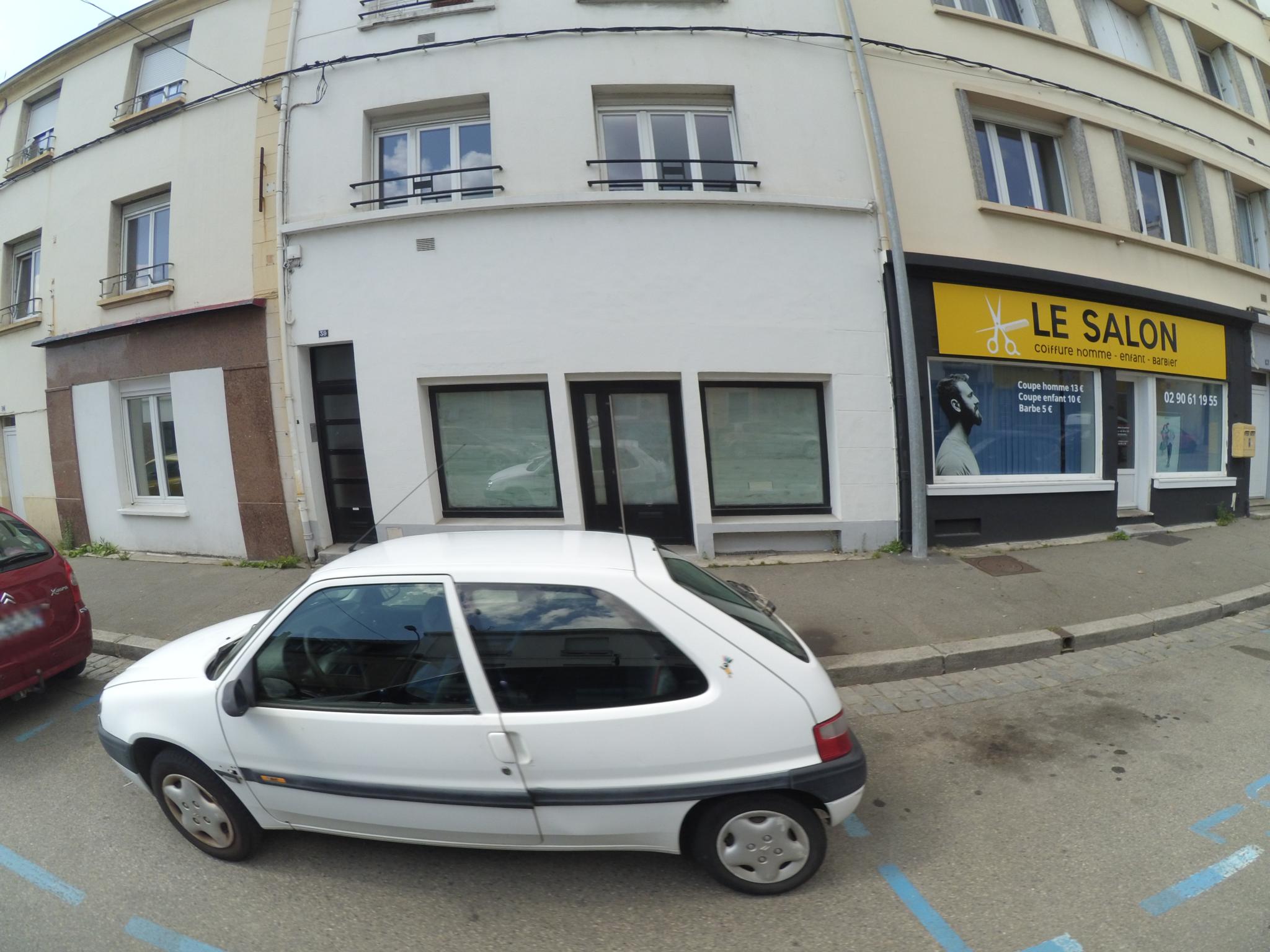 Vue de la rue à l’adresse de Carthage shawarma