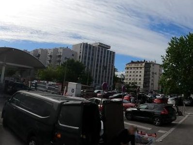Vue de la rue à l’adresse de Carrefour